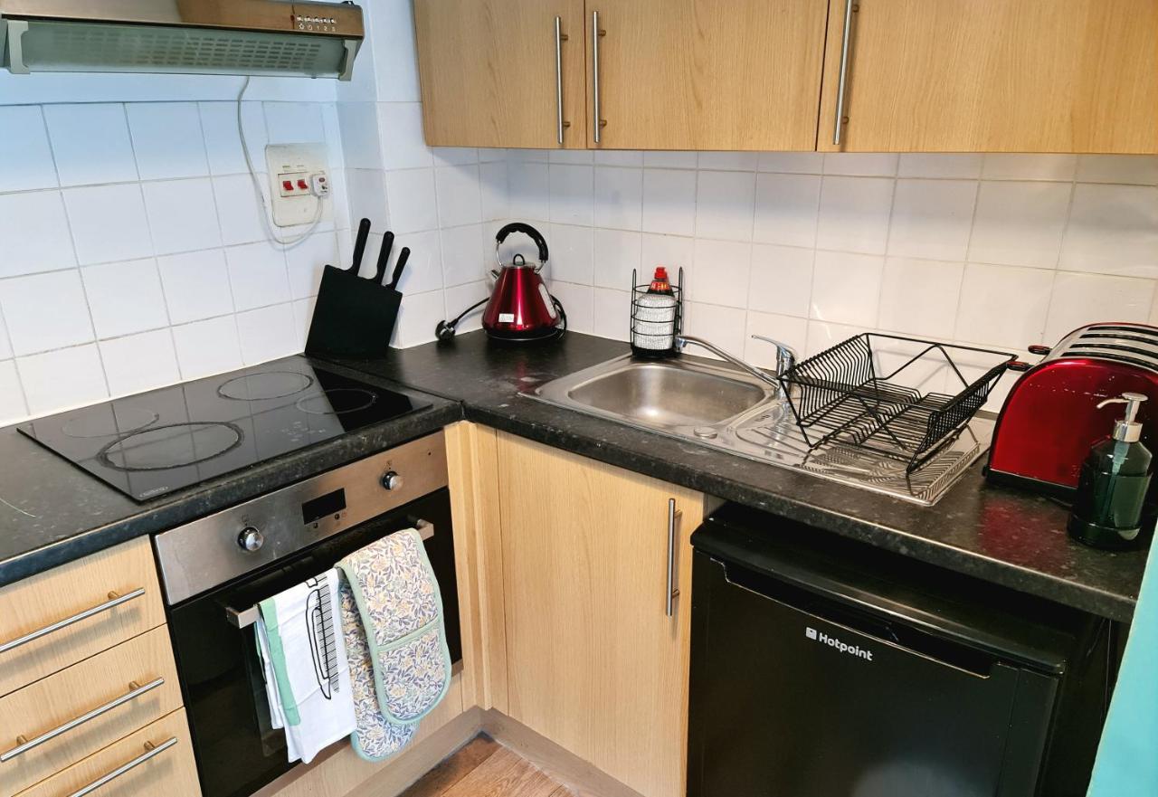 Elegant 1-Bedroom Apartment In Camden Town Лондон Экстерьер фото